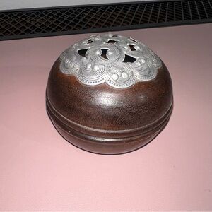 Vintage Lovely Wooden Trinket/ Diffuser Box With Pressed‎ Metal As A Decorative